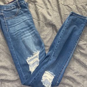 Distressed skinny jeans